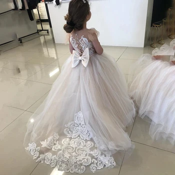 Платья с длинным кружевным шлейфом и расклешенными рукавами для девочек в цветочек 2023 платье для девочки Свадебное платье принцессы с бантом на спине